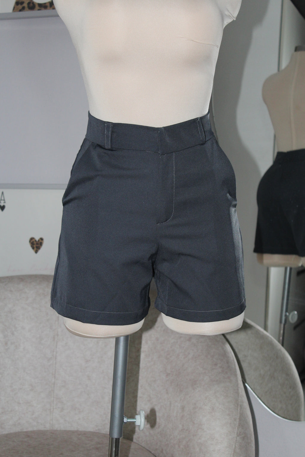 Bermuda clasic Griș