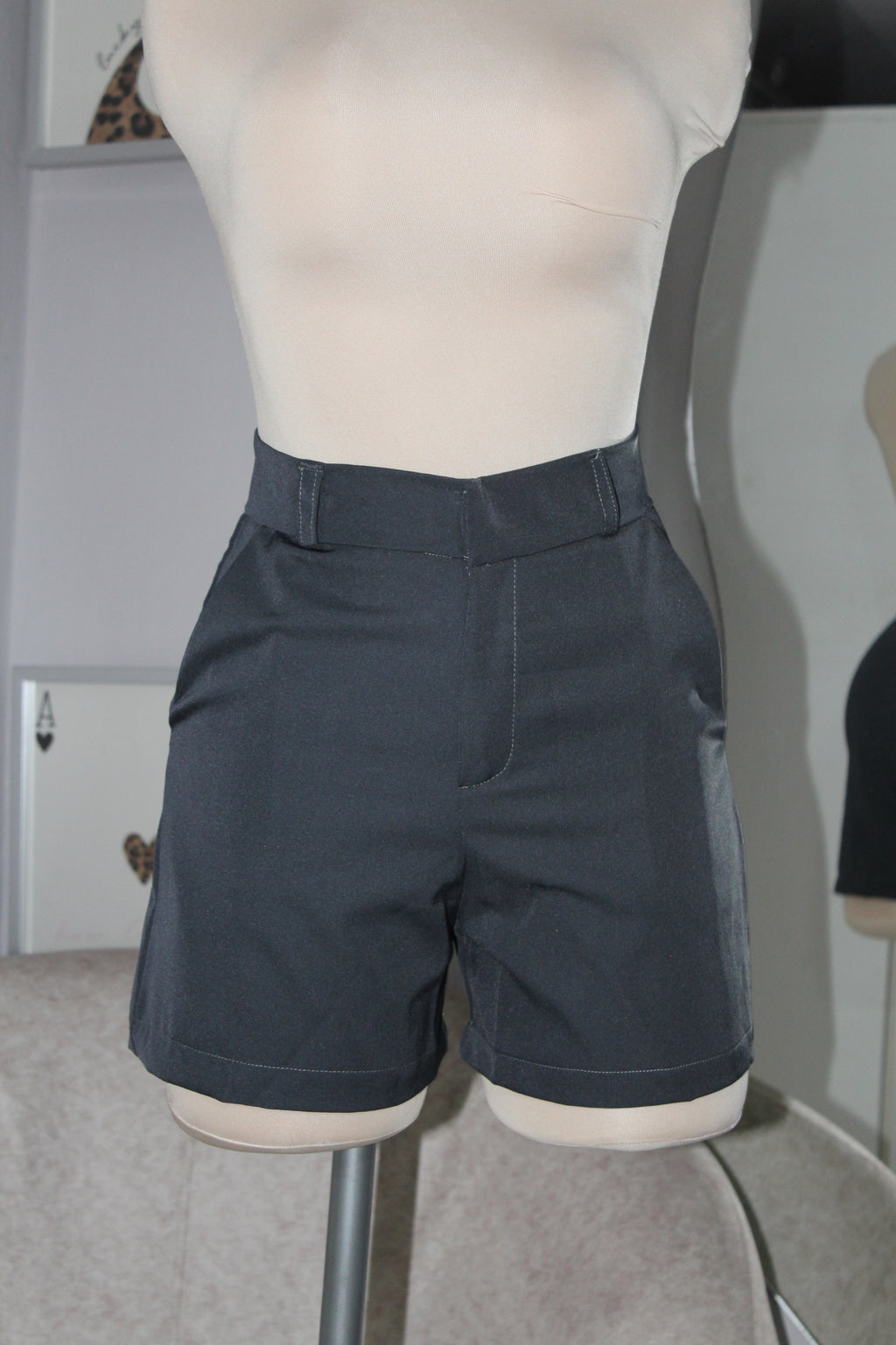 Bermuda clasic Griș