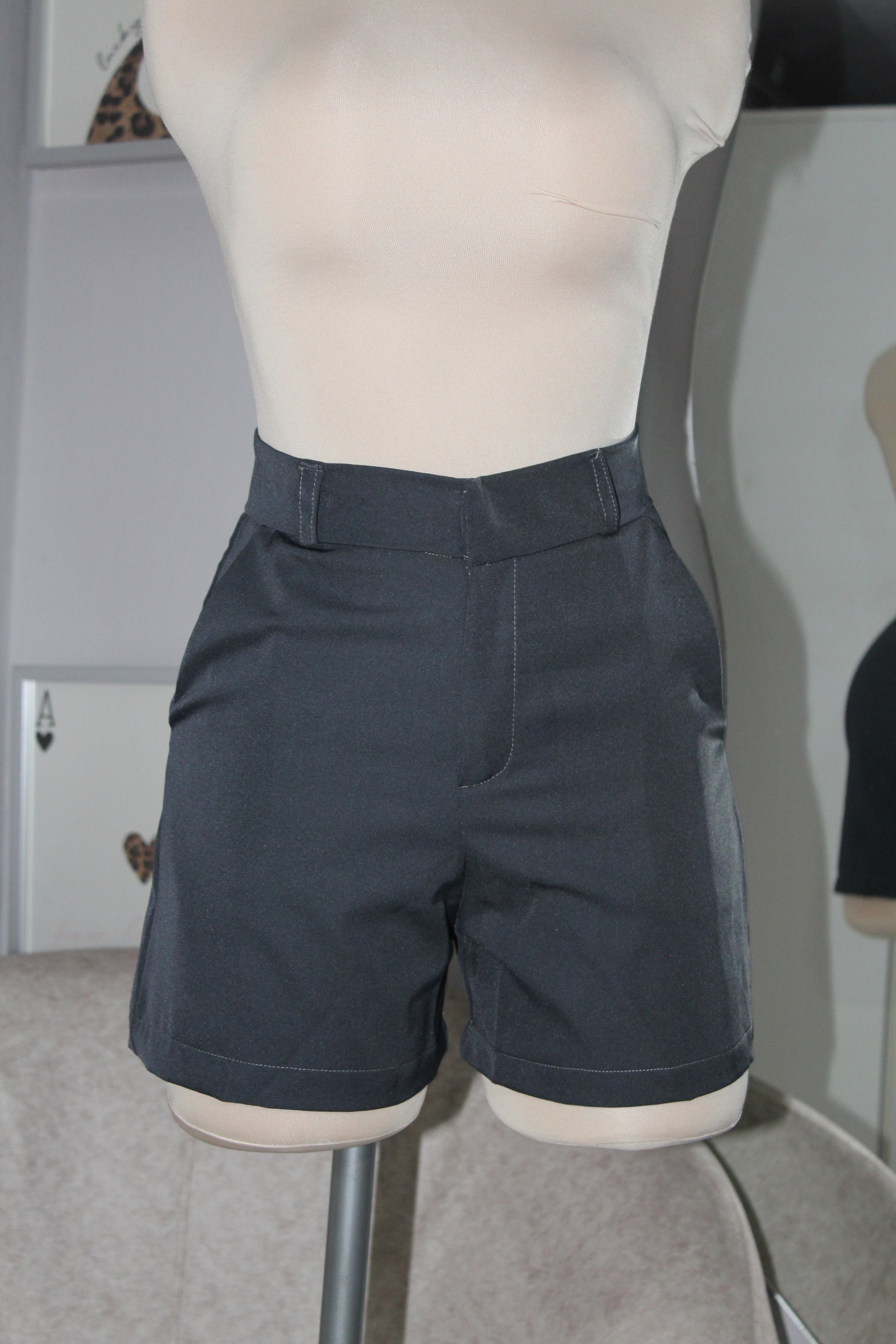 Bermuda clasic Griș